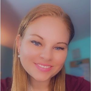 Meet your Posher, Corinne